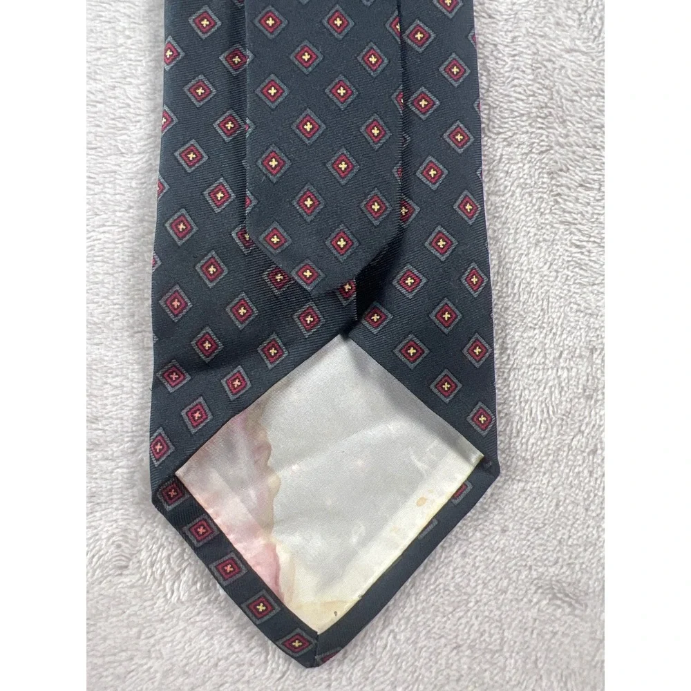 Brooks Brothers Makers Mens Silk Tie Navy Blue Red Geometric Diamond Made in USA